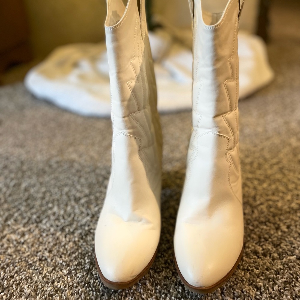 Cream leather cowgirl boots MIA size 10